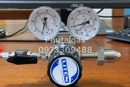 Bộ điều chỉnh áp suất  độ chính xác cao LITEN R11LM ( N2, O2, Ar, He, H2 ) bao gồm van bi + ball valve 1/4"OD kết nối ra 1/4"OD